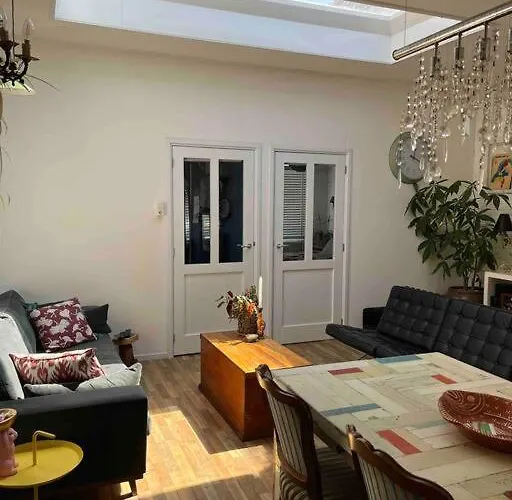 Holiday home De Bollenschuur