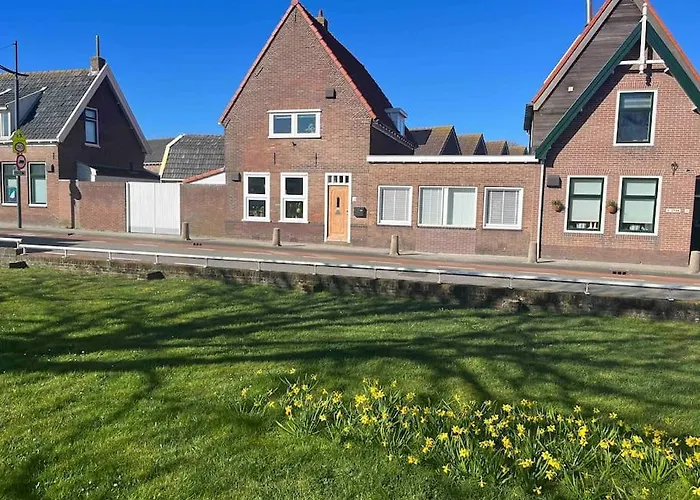 Holiday home De Bollenschuur